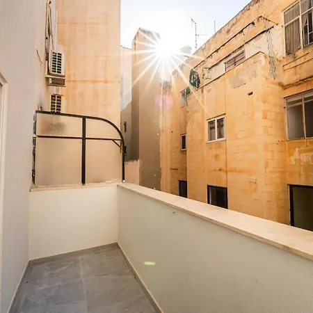 Apartment Modern 1br Qawra Steps From The By Hostmt