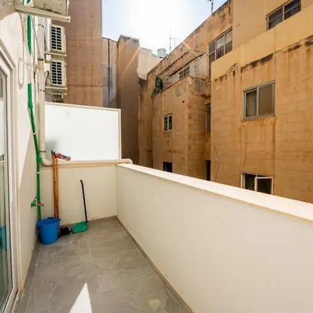 Apartamento Modern 1br Qawra Steps From The By Hostmt