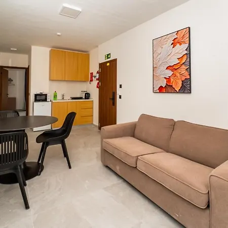 Modern 1br Qawra Steps From The By Hostmt Apartamento