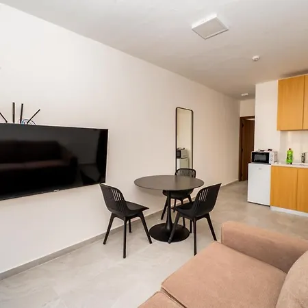 Modern 1br Qawra Steps From The By Hostmt Apartamento