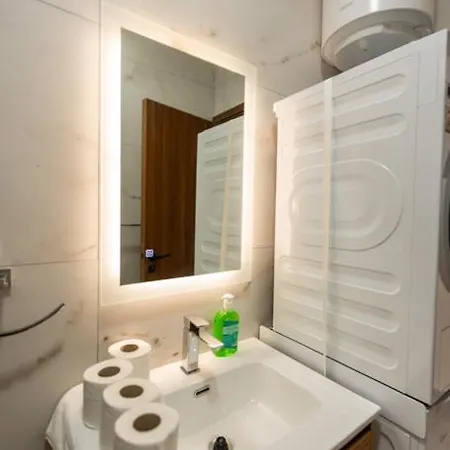 Apartamento Modern 1br Qawra Steps From The By Hostmt St Paul's Bay